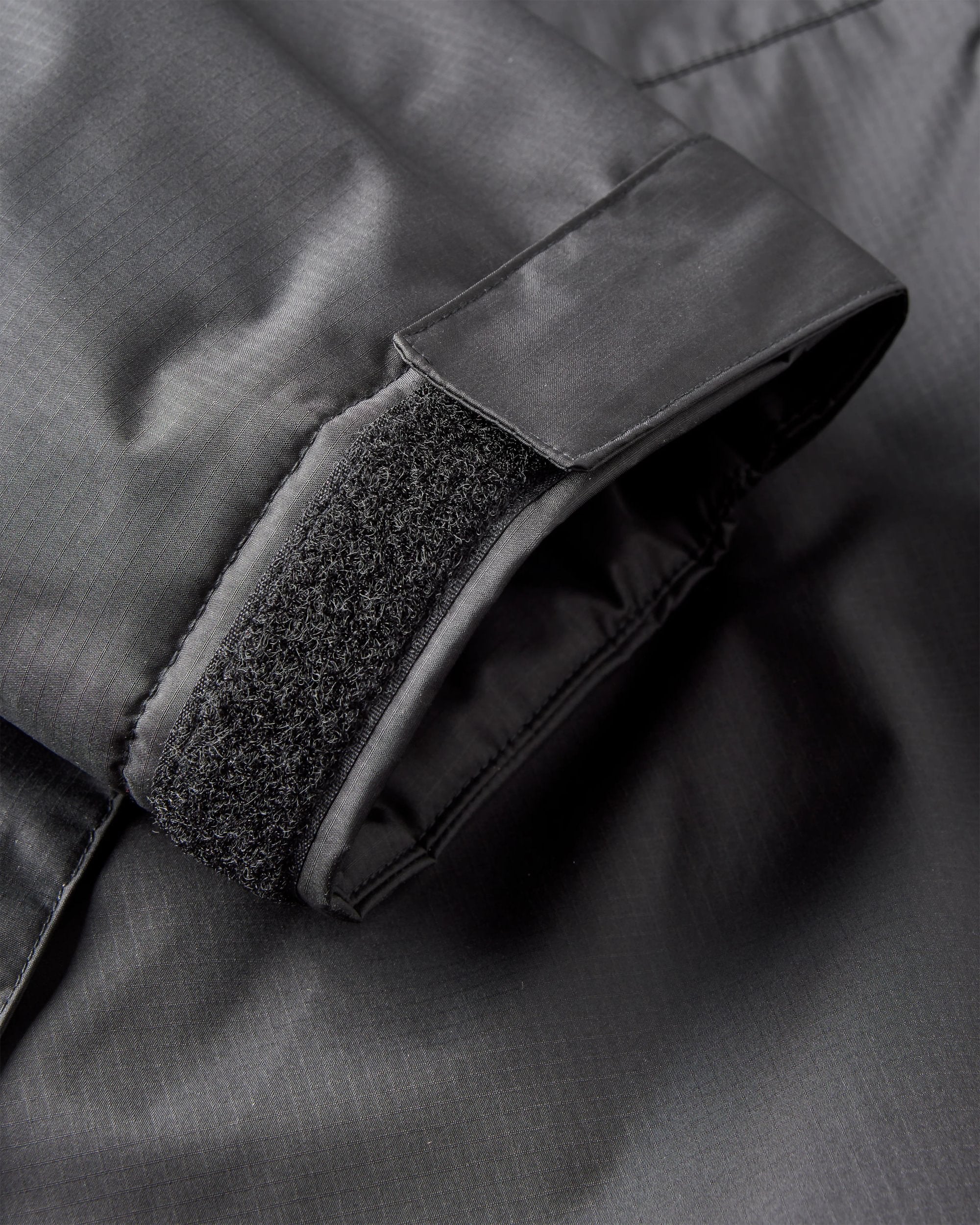 Tempest Wasserdichter Surf-Poncho - Schwarz – Bild 8