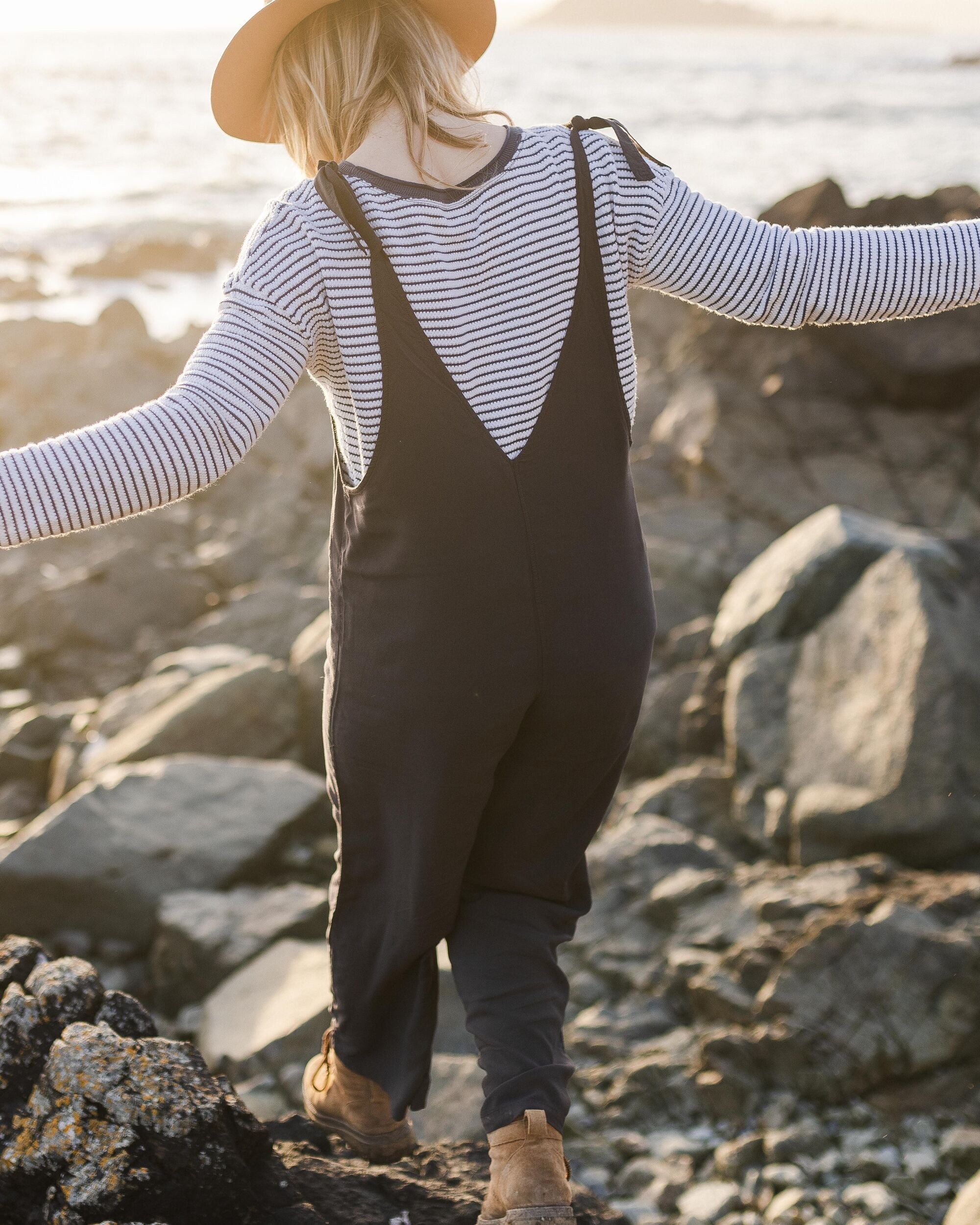 Lazy Day Latzhosen - Verblasstes Schwarz – Bild 5