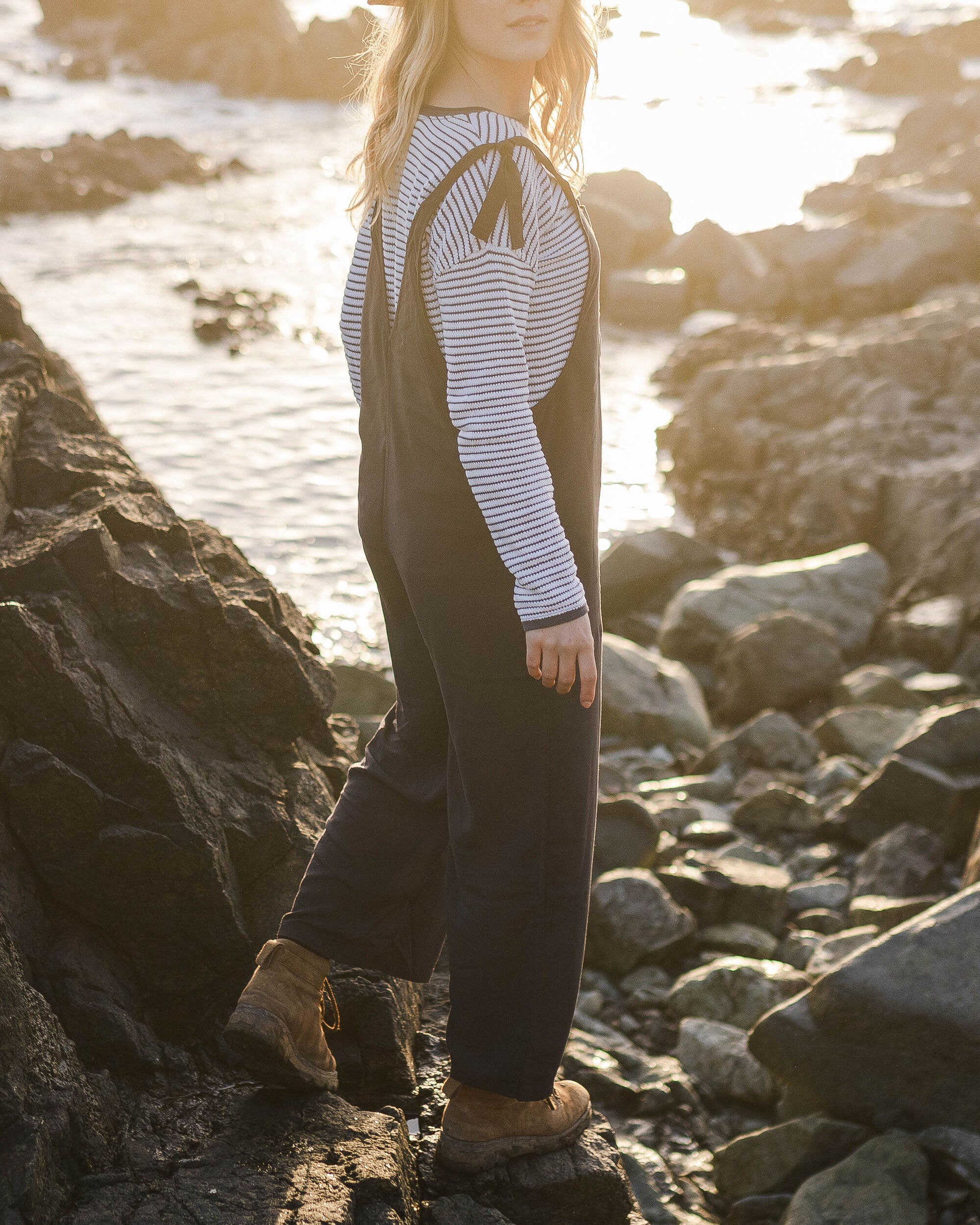 Lazy Day Latzhosen - Verblasstes Schwarz – Bild 4