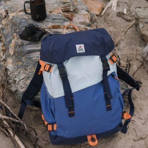 Boondocker 32L Rucksack - Tiefes Marineblau/Brandungsspray/Mondlichtblau