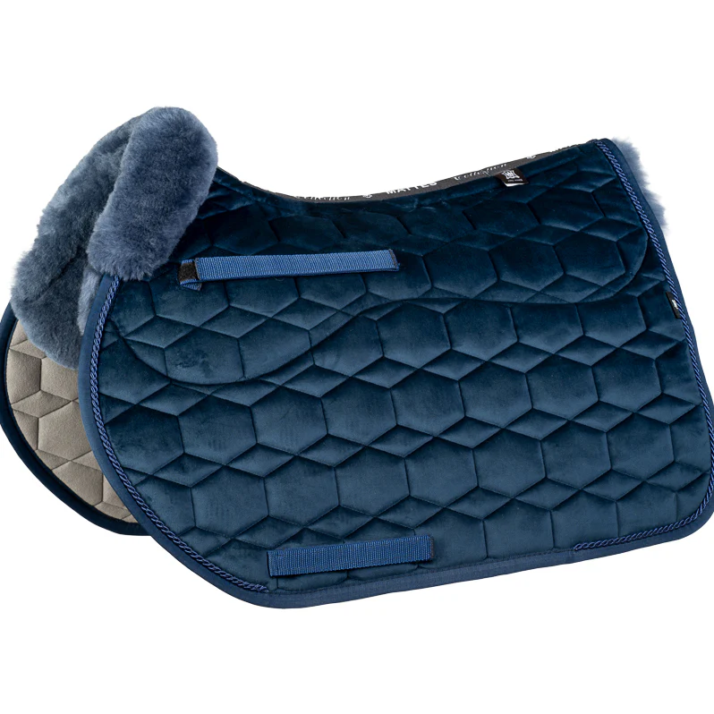 Mattes Lammfellschabracke Herbst/Winter 2025 – Bild 8