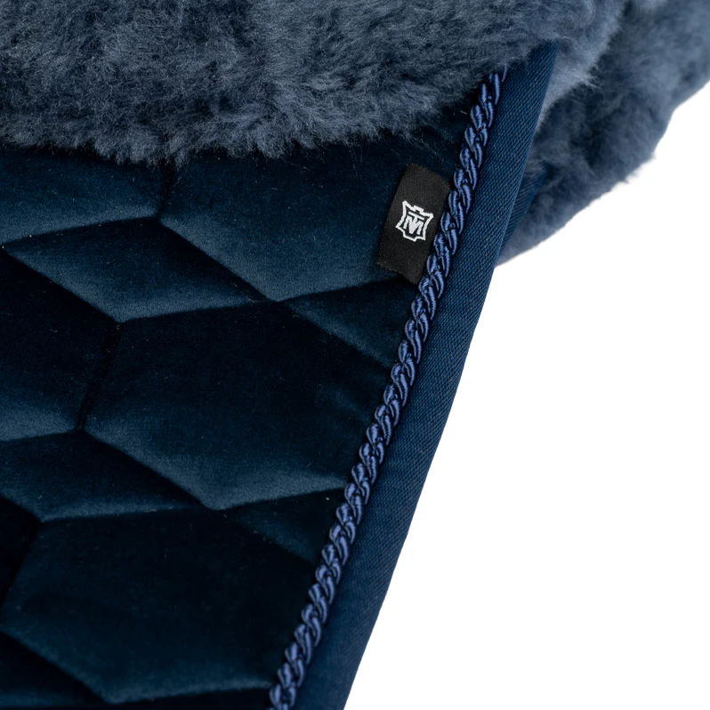 Mattes Lammfellschabracke Herbst/Winter 2025 – Bild 9