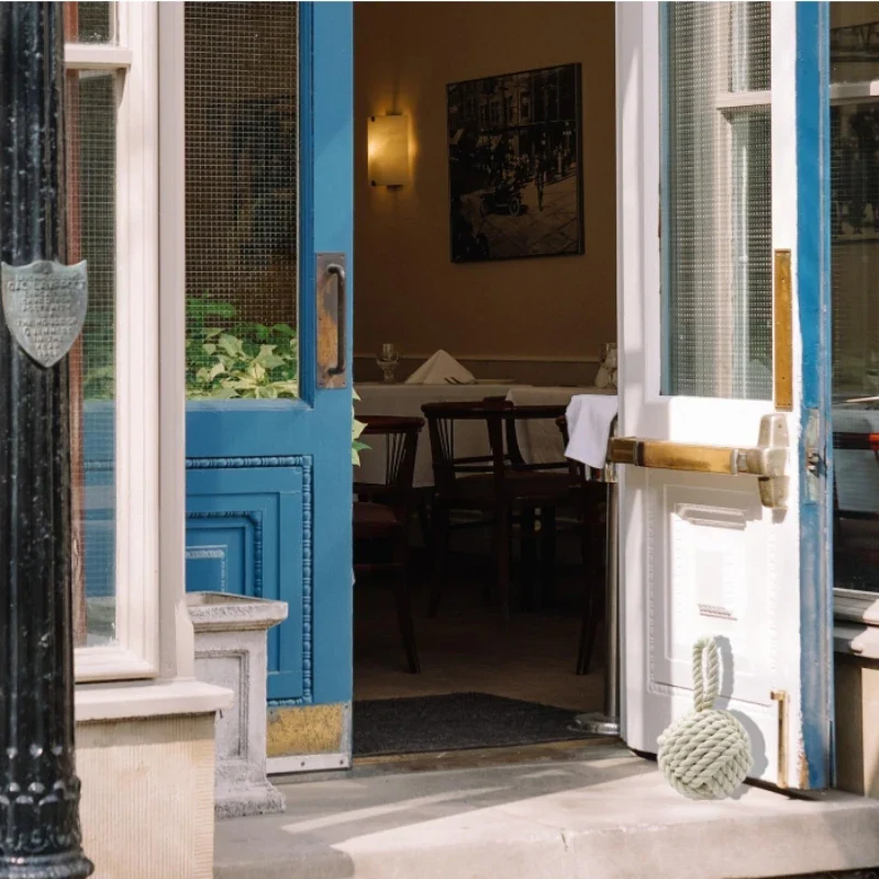 Türstopper im Mediterranen Stil – Dekorativer Seilball Türhalter | Kreatives Rustikales Design für Zuhause, Restaurants & Bars – Bild 3