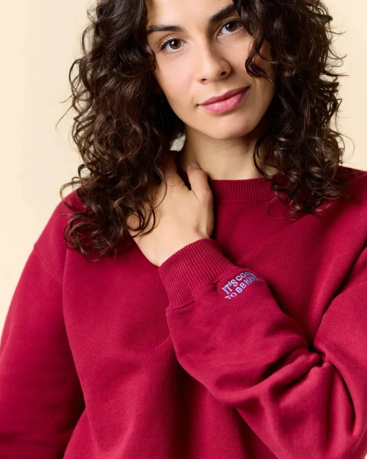 KINDNESS Sweater • Bordeaux – Bild 3